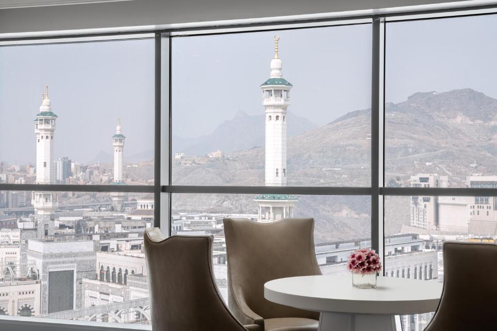 أبرز 10 أسباب للإقامة في فندق ومركز مؤتمرات هيلتون مكة